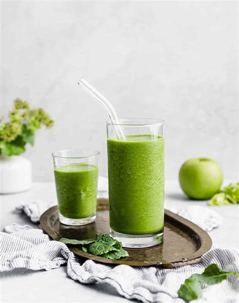 Celery smoothie - Learn how to make a refreshing and simple celery smoothie with dill, lemon, and water. This recipe is perfect for a detox, cleanse, or brunch cocktail.